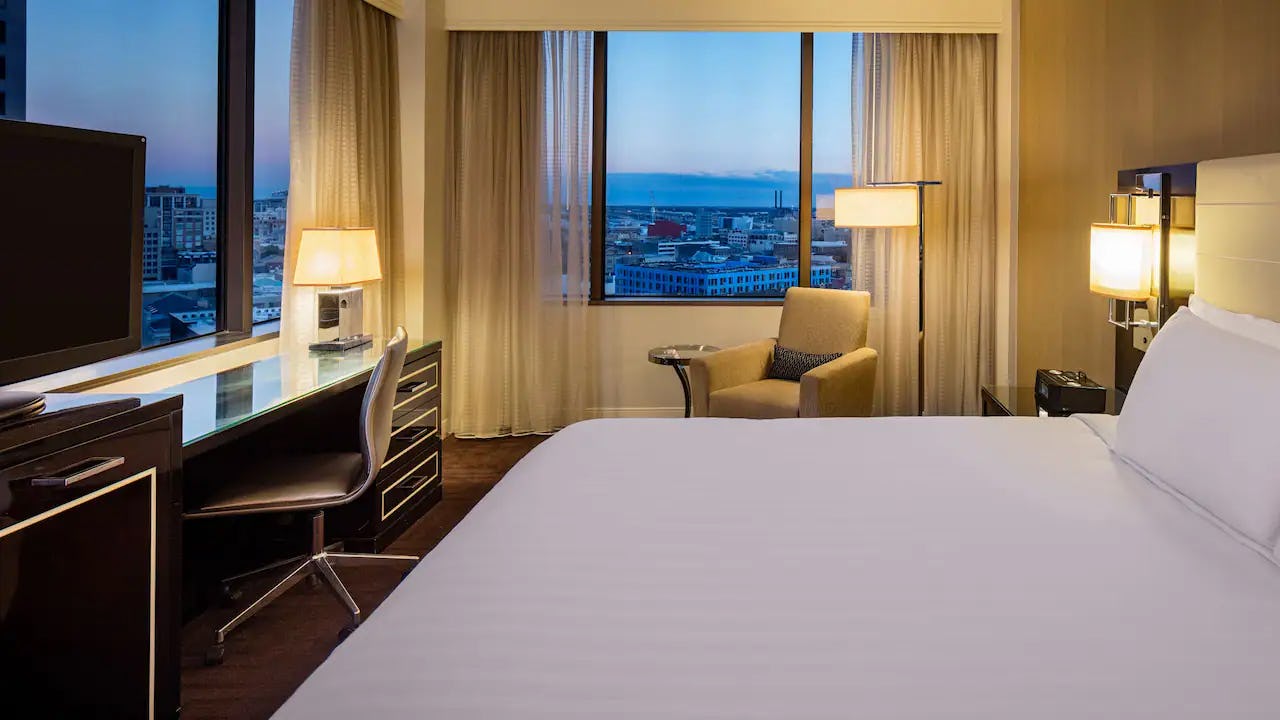 1 King Bed City View