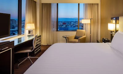 1 King Bed City View