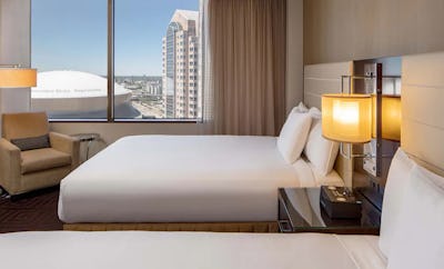 2 Queen Beds City View