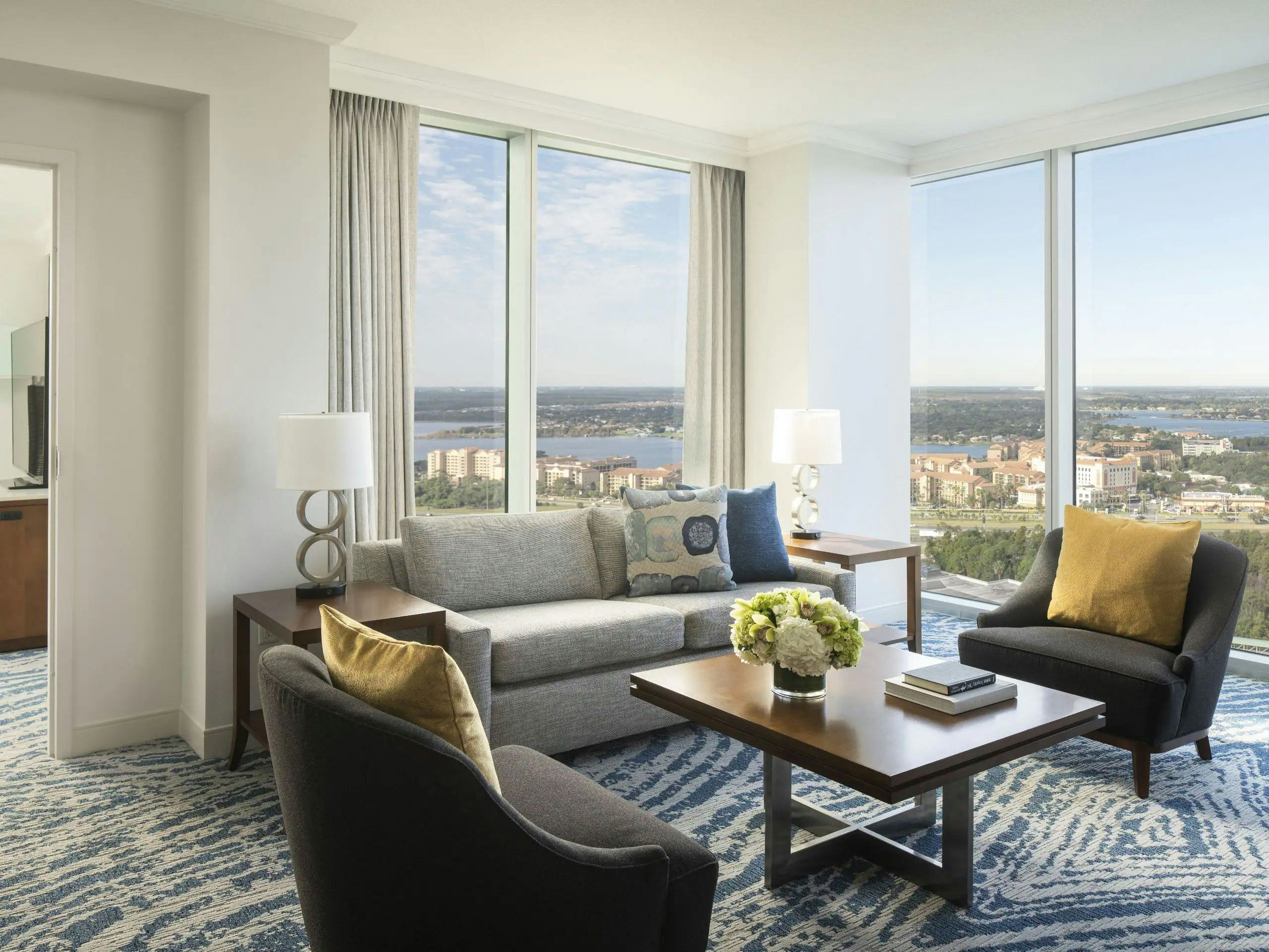 hyatt-regency-orlando-1-bedroom-suite-1-king-bed_3542