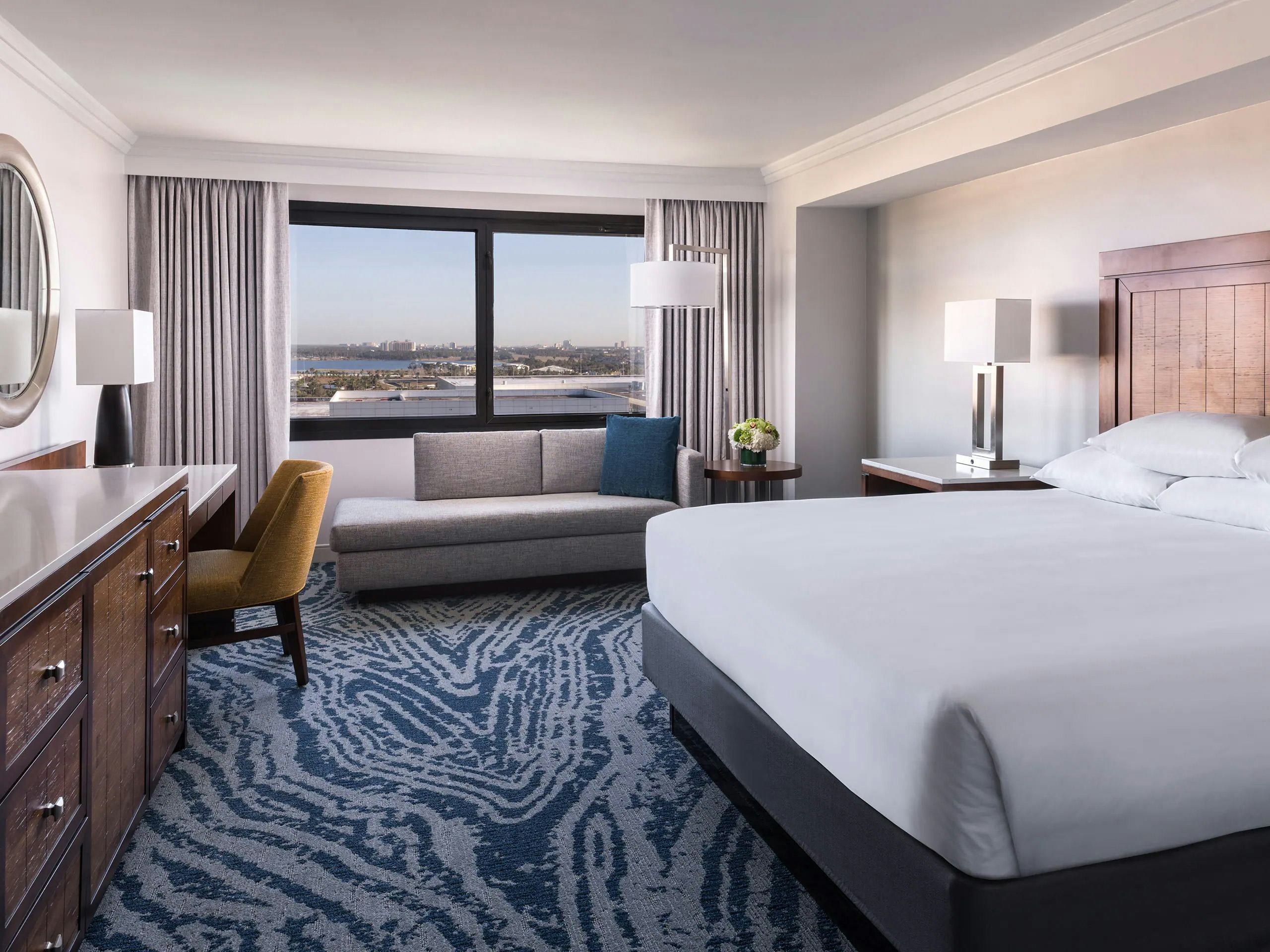 hyatt-regency-orlando-1-king-bed-balcony_3542