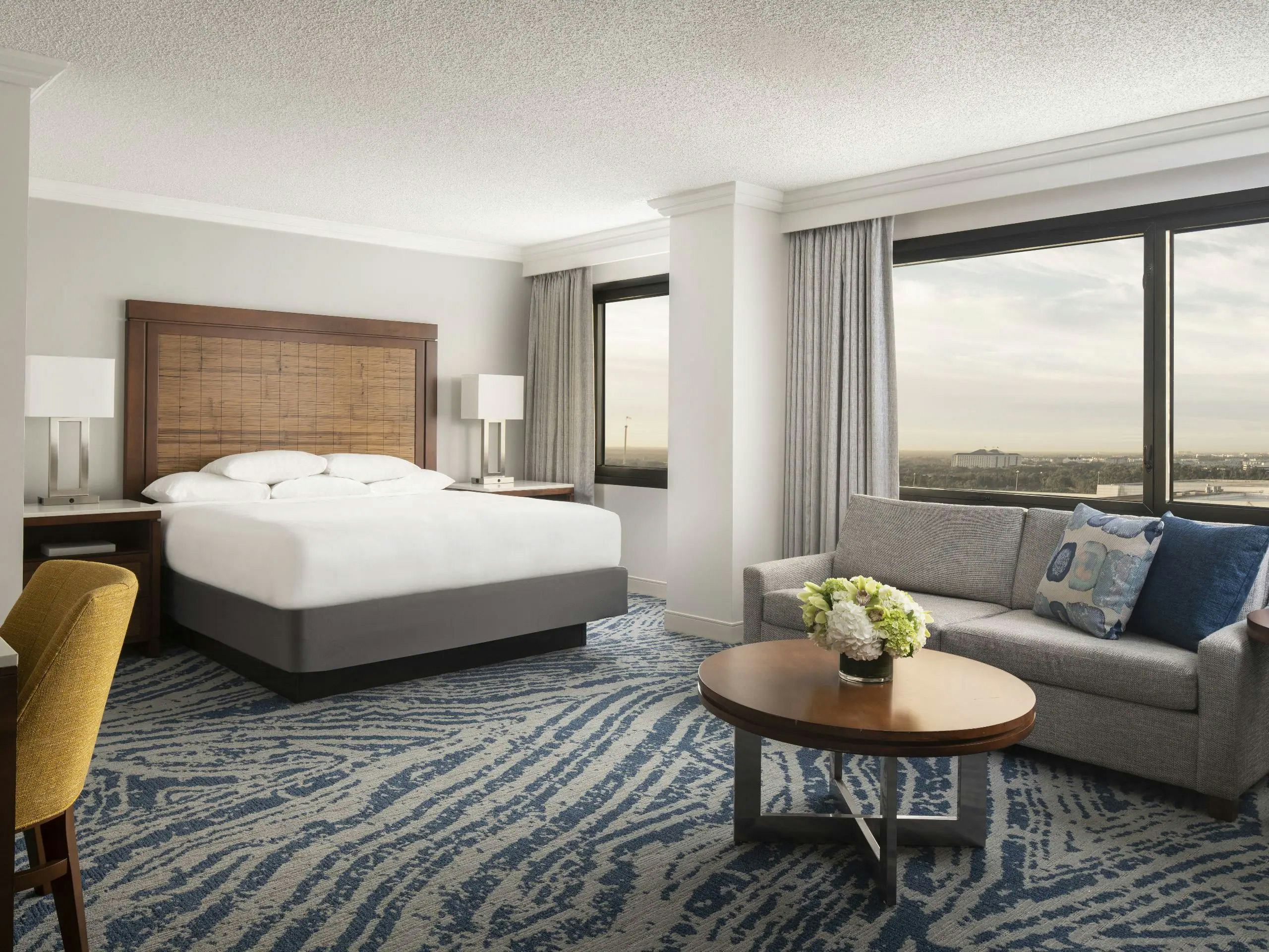 hyatt-regency-orlando-1-king-bed-larger-guest-room_3542