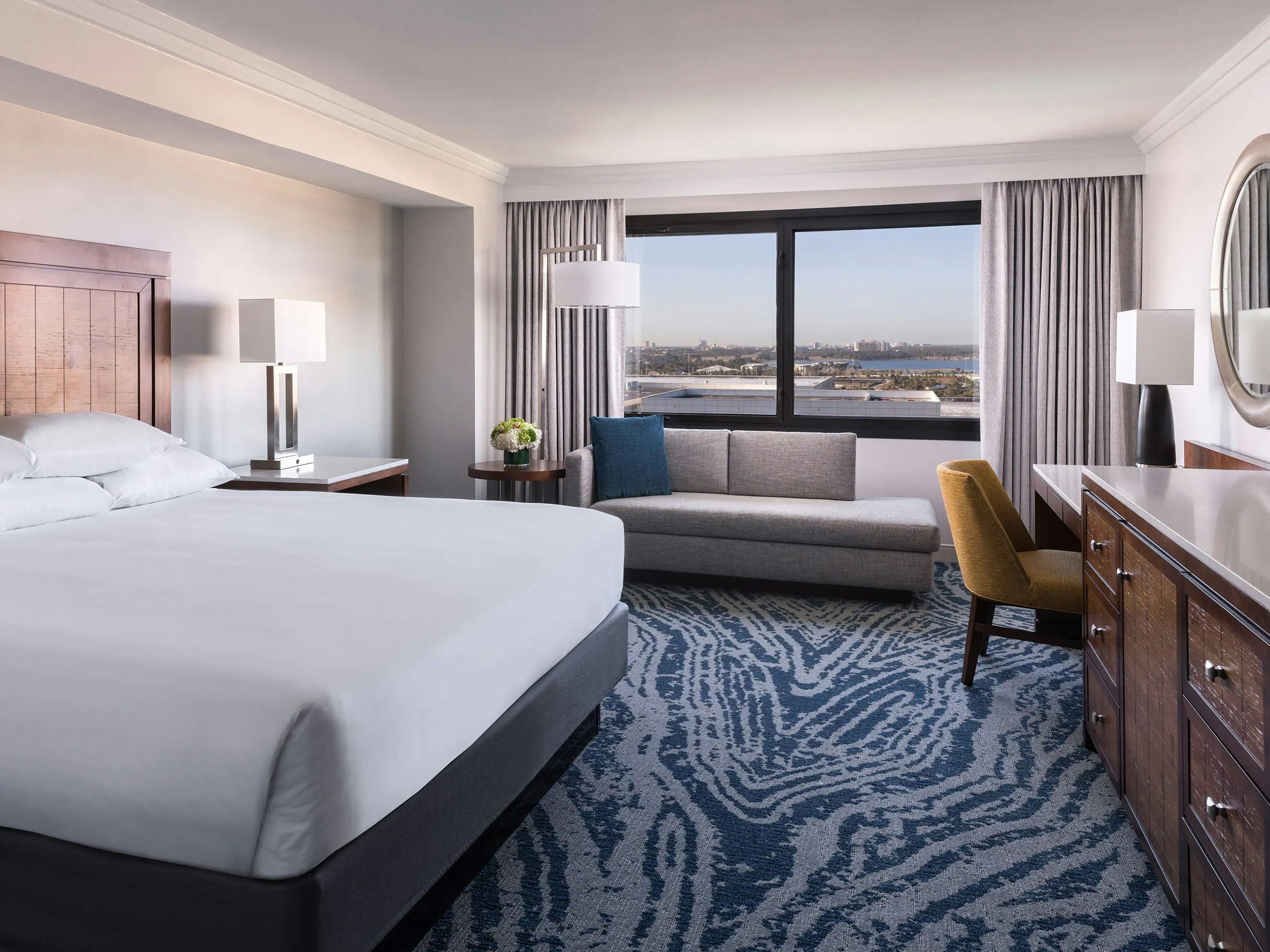 hyatt-regency-orlando-1-king-bed-pool-view_3542