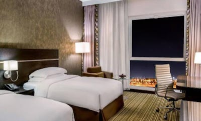 2 Twin Beds Club Access