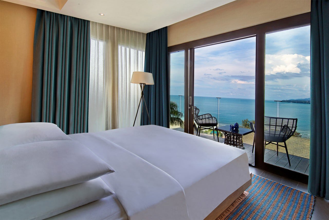 1 King Bed Hilltop Ocean View Suite