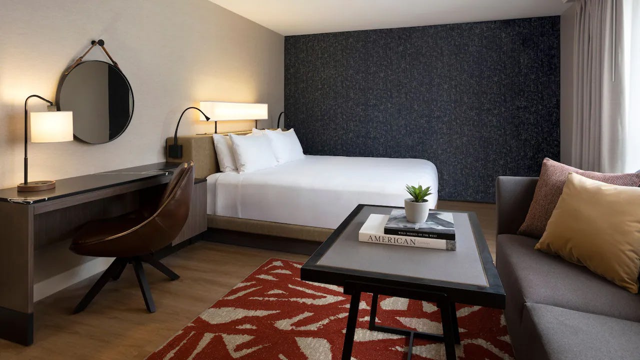 1 King Bed River View