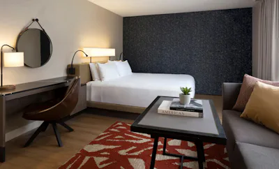 1 King Bed River View