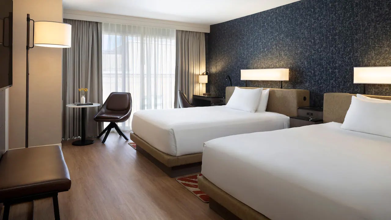 2 Queen Beds River View