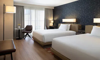 2 Queen Beds River View