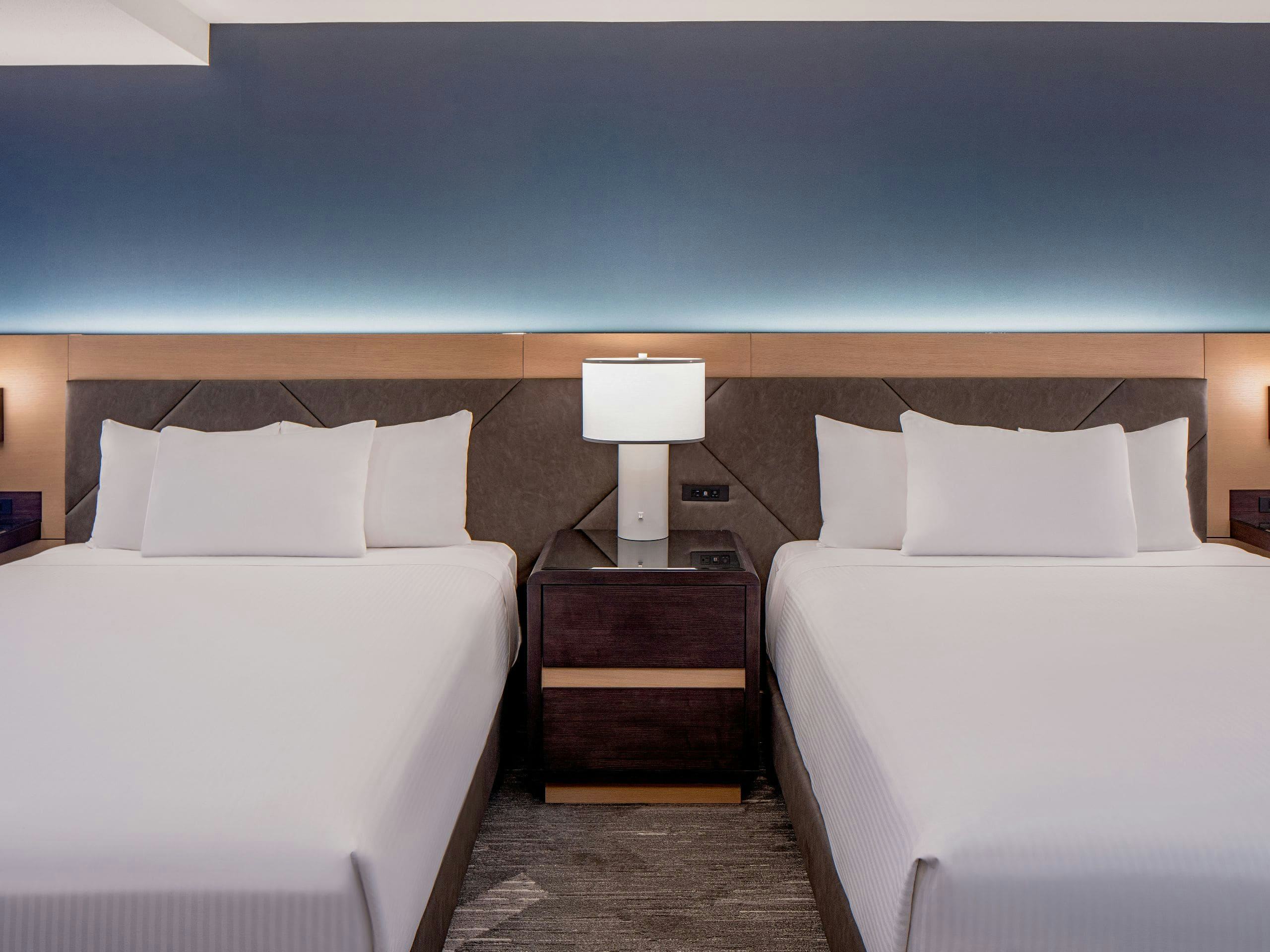 2 Queen Beds City View Balcony