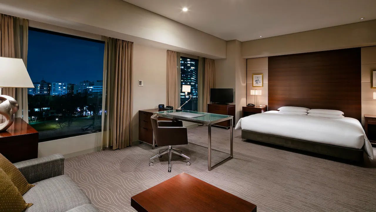 1 King Bed, Club Access, Deluxe