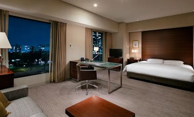 1 King Bed, Club Access, Deluxe