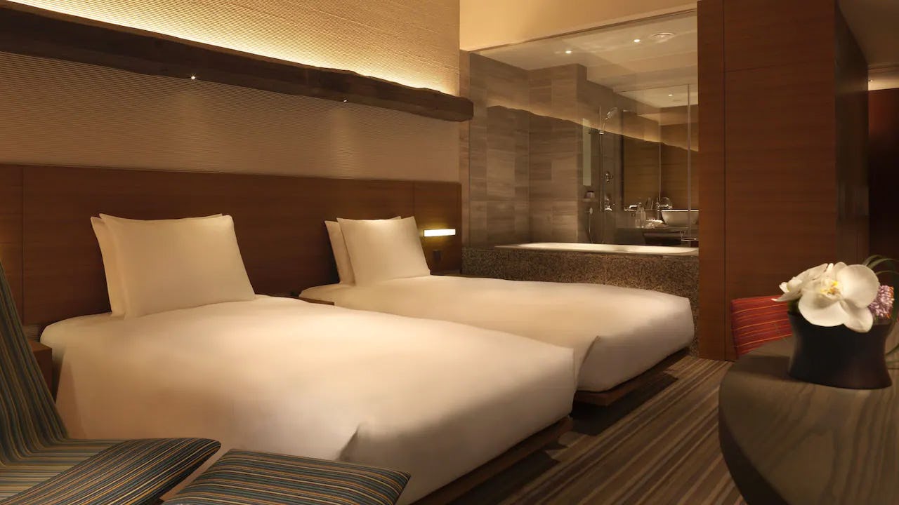 2 Twin Beds, Club Access