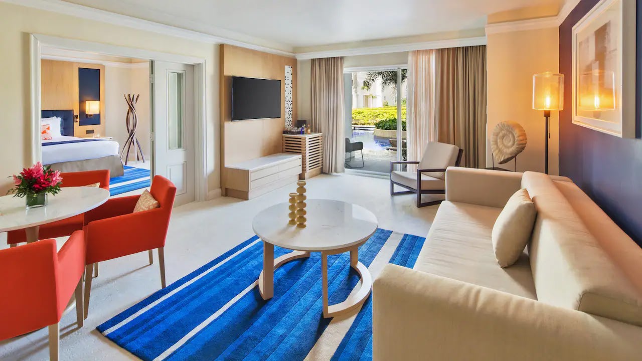 One Bedroom Swim Up Suite