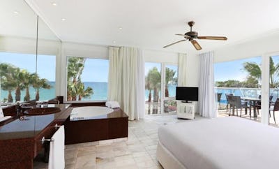 SEA-VIEW PRIVATE POOL SUPERIOR SUITE