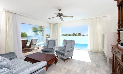 SEA-VIEW PRIVATE POOL SUPERIOR SUITE