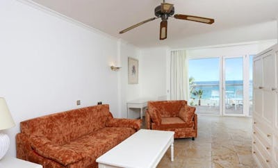 SEA-VIEW SHARING POOL SUITE