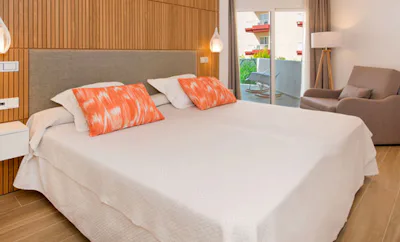 DOUBLE TERRACE POOL VIEW