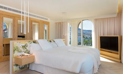 SEA-VIEW PRESIDENTIAL SUITE