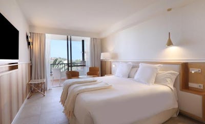 SIDE SEA-VIEW PRIORITY LOCATION DOUBLE