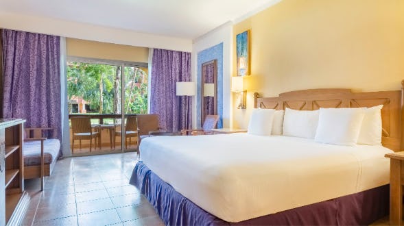 iberostar-selection-paraiso-lindo-junior-suite-near-pool_11084