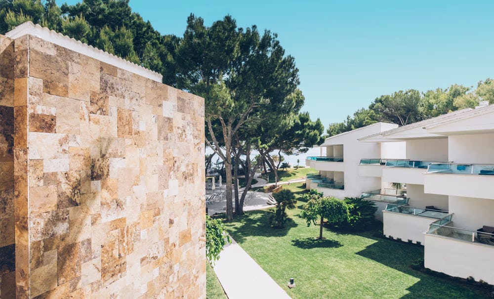 Garden-View Family Suite