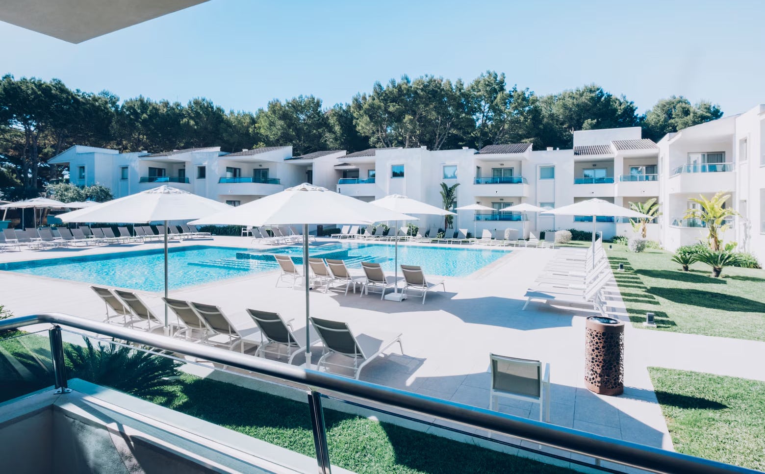 Pool-View Family Suite