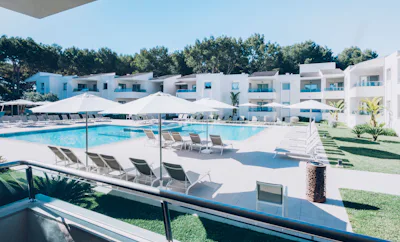 Pool-View Family Suite