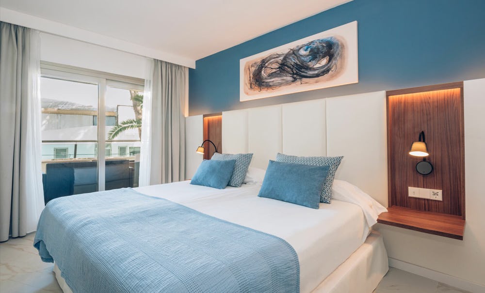 Side Sea-View Family Suite