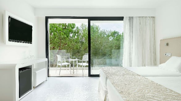 iberostar-waves-cala-millor-majorca-double-garden-view-wellness_11471