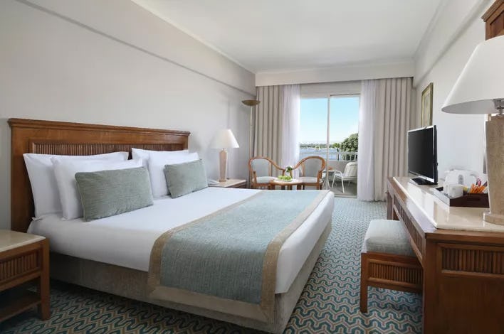 Superior, Queen Bed, Nile View