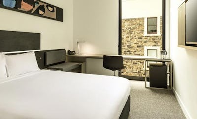 Standard Room 1 Queen Bed