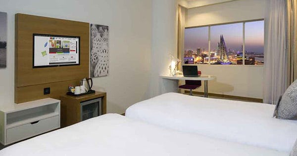 ibis-styles-manama-diplomatic-area-hotel-standard-room-twin-beds-city-view_10561