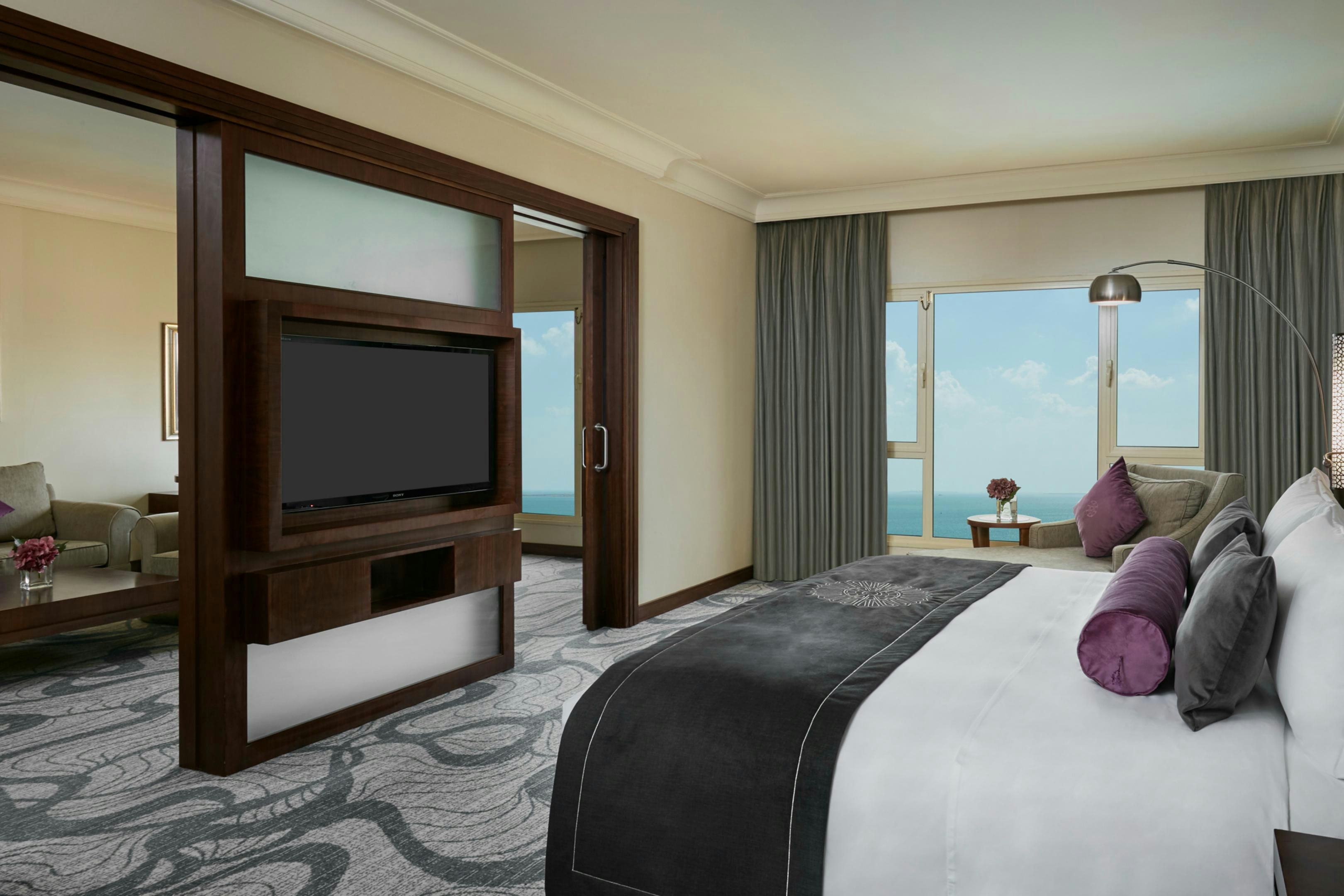 Diplomatic Suite Smoking