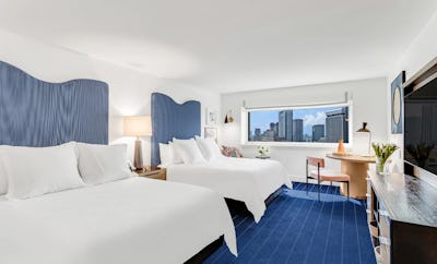 2 Queen Classic Skyline View