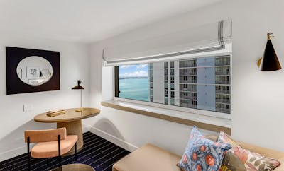 King Classic Partial Bay View