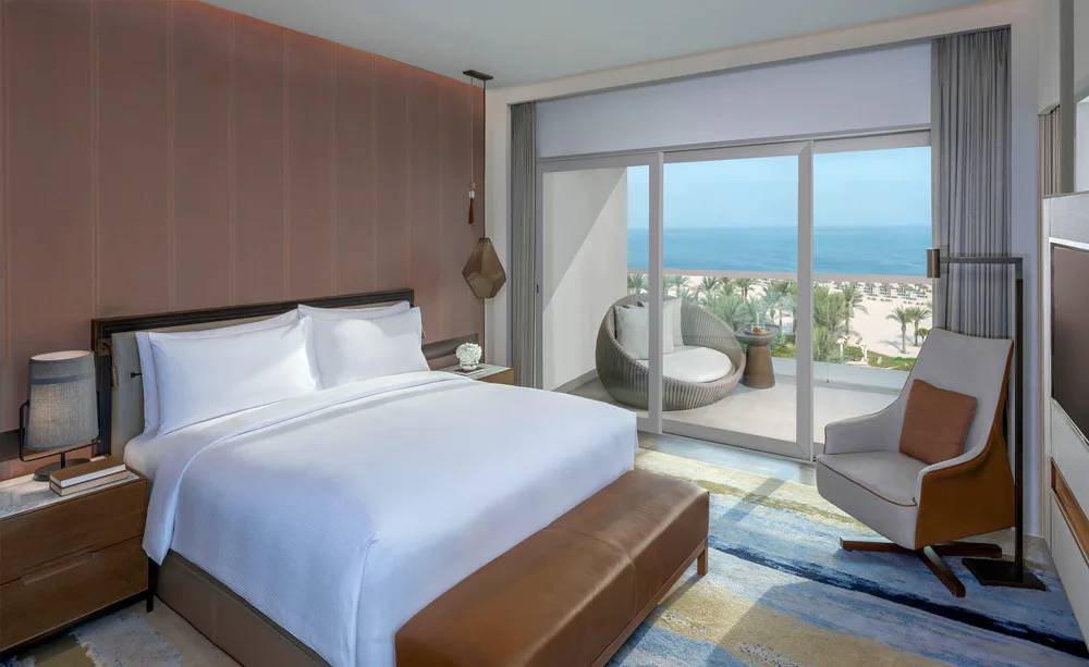 intercontinental-ras-al-khaimah-mina-al-arab-resort-and-spa-pinnacle-suite-ocean-view-with-private-grand-balcony-01_11169