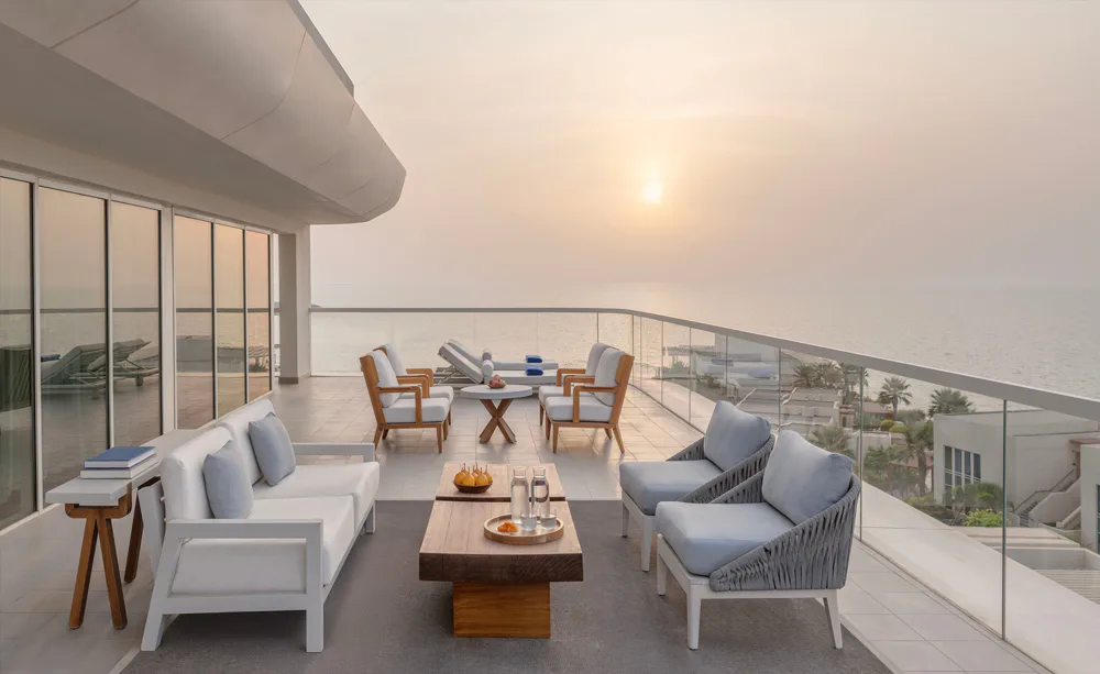 intercontinental-ras-al-khaimah-mina-al-arab-resort-and-spa-pinnacle-suite-ocean-view-with-private-grand-balcony-02_11169