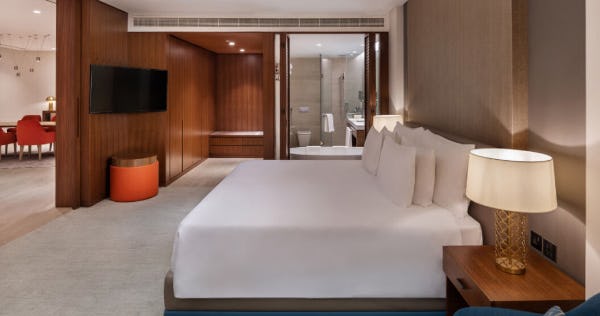 ja-lake-view-hotel-one-bedroom-private-pool-suite-01_10631