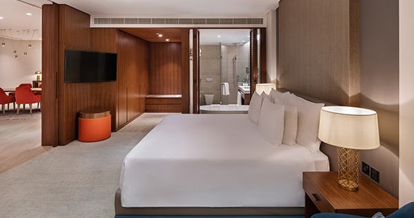 ja-lake-view-hotel-one-bedroom-terrace-suite-01_10631