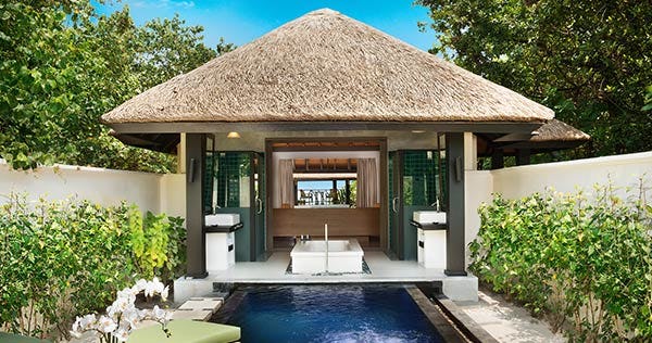 ja-manafaru--beach-bungalow-with-private-pool-01_5367