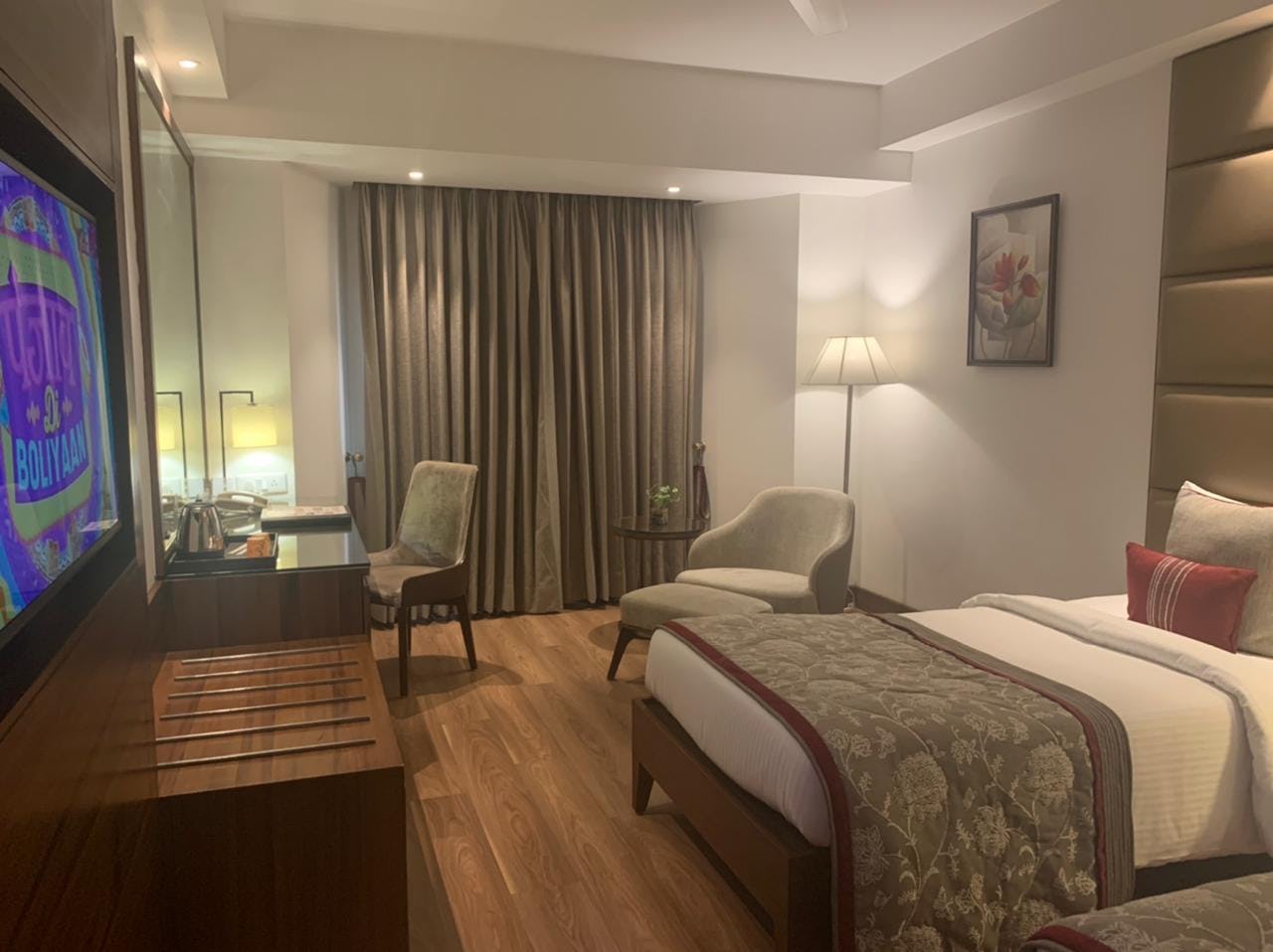 jaypee-vasant-continental-delhi-executive-room_1287.jpeg