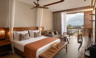 Deluxe, King Bed, Partial Ocean View