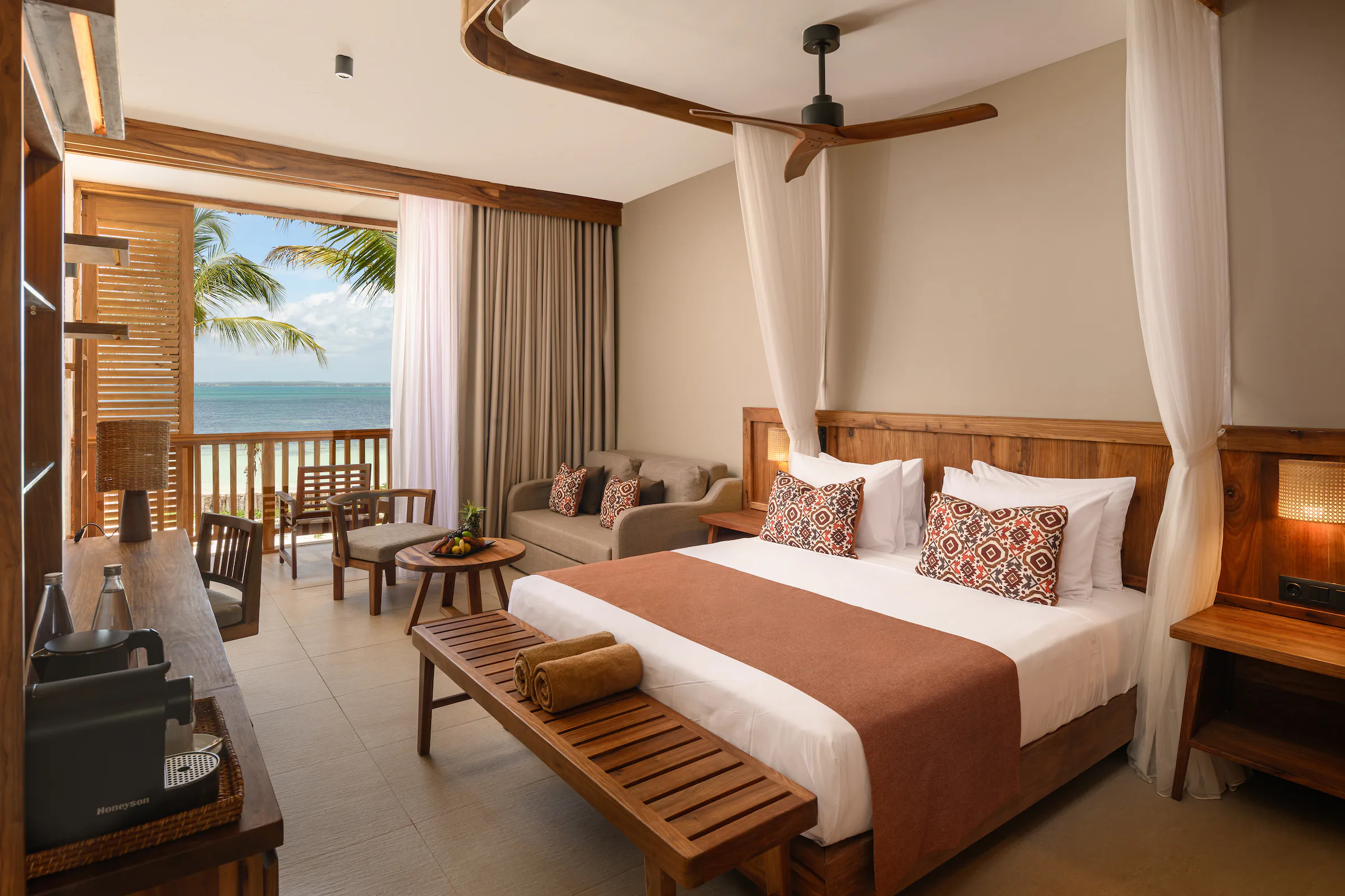 jaz-elite-aurora-zanzibar-tanzania-deluxe-king-bed-ocean-view_13513