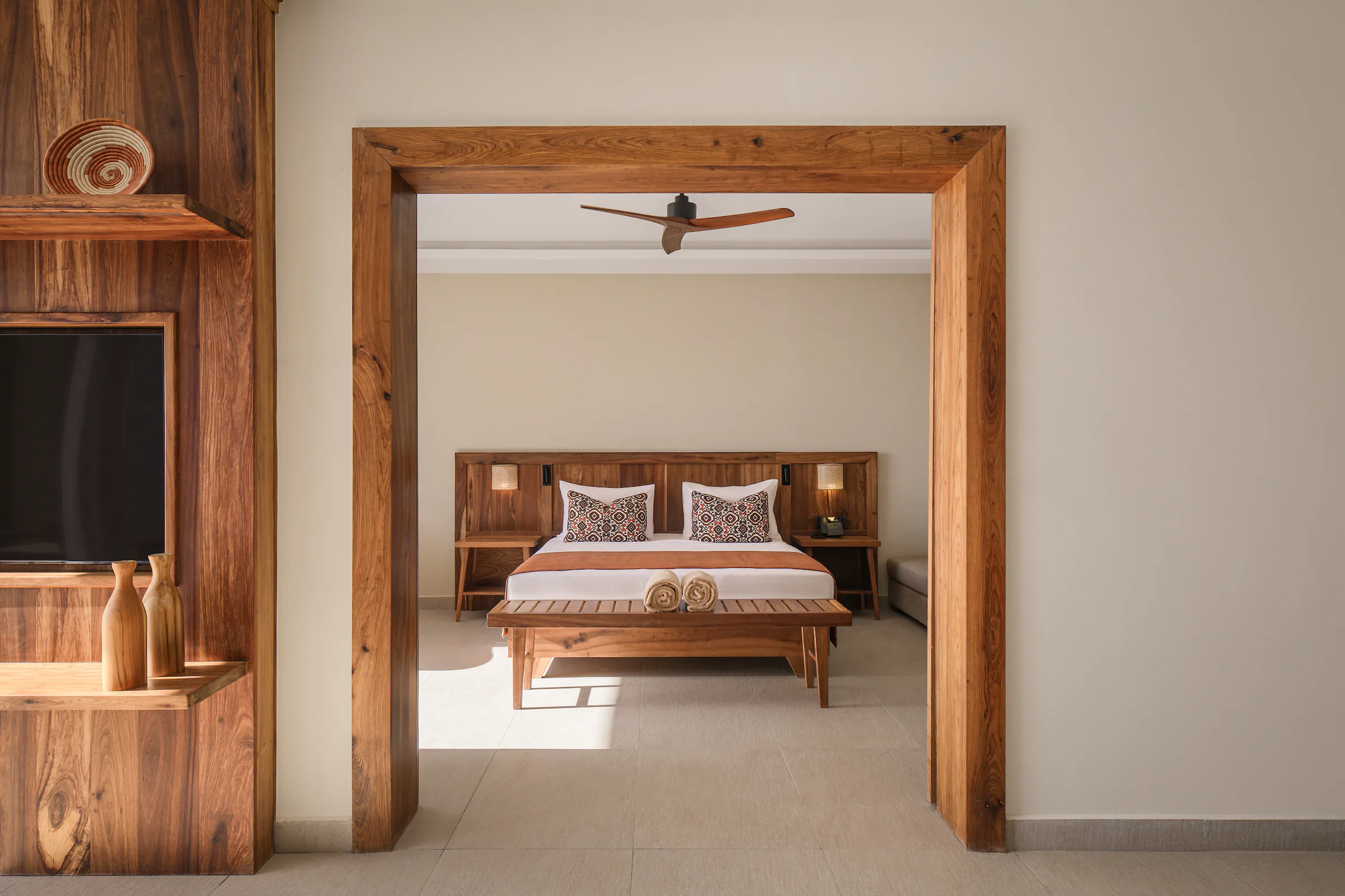jaz-elite-aurora-zanzibar-tanzania-executive-suite-king-bed-front-ocean-view_13513