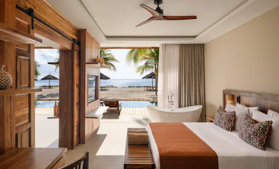 Executive Suite, King Bed, Swim Up, Front Ocean View
