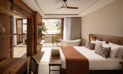 Royal Suite, King Bed, Front Ocean View