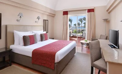 Superior, Queen or Twin Bed, Side Sea View