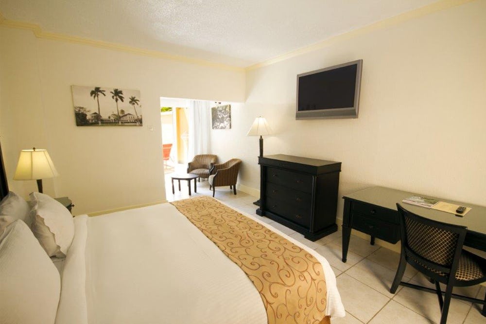 Junior Suite Oceanfront with Cocierge Service