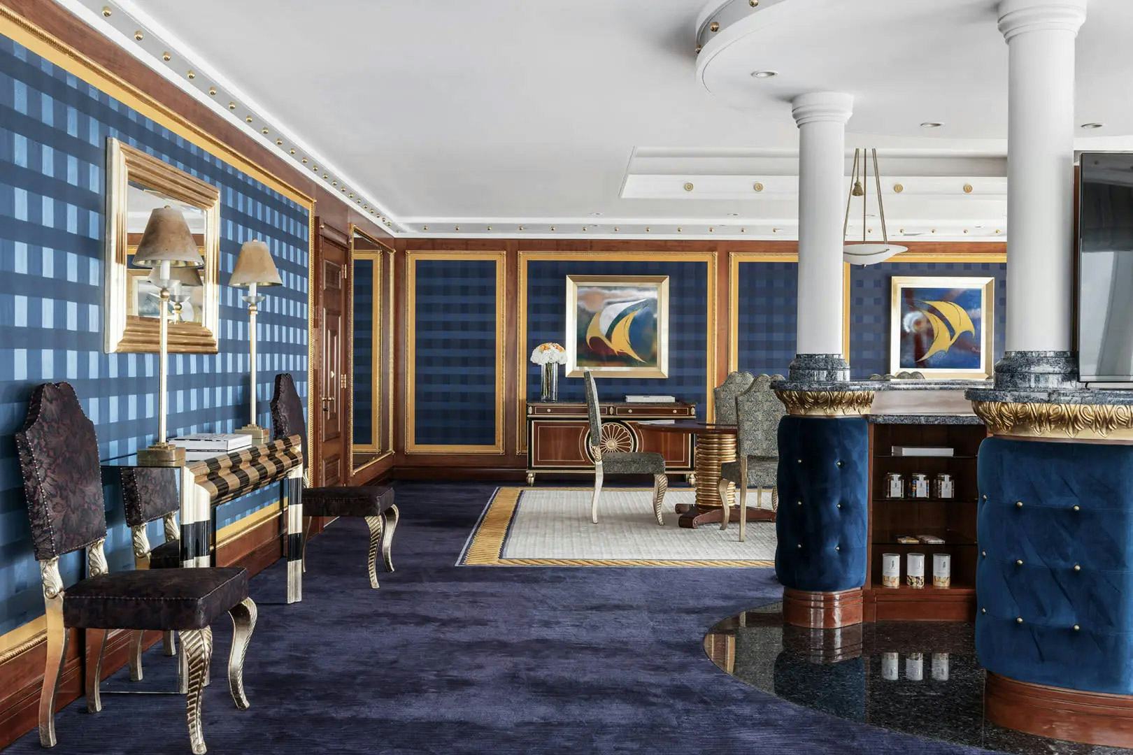 Duplex Diplomatic Three Bedroom Suite